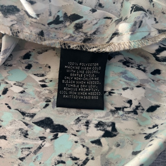 Abstract print cap sleeve dress - never worn/tags on - Picture 6 of 6